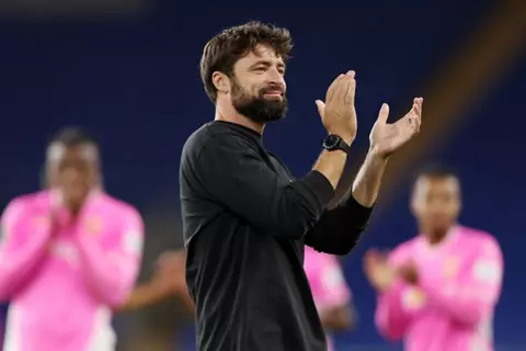 تقارير: ليستر سيتي يدرس التعاقد مع راسل مارتن لخلافة نيستلروي